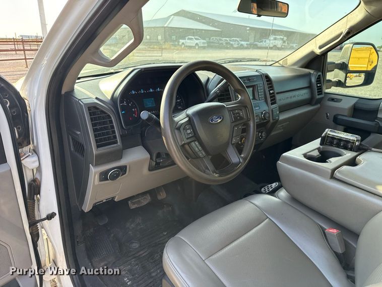 image for item EW8715 2019 Ford F250 Super Duty Crew Cab flatbed pickup truck