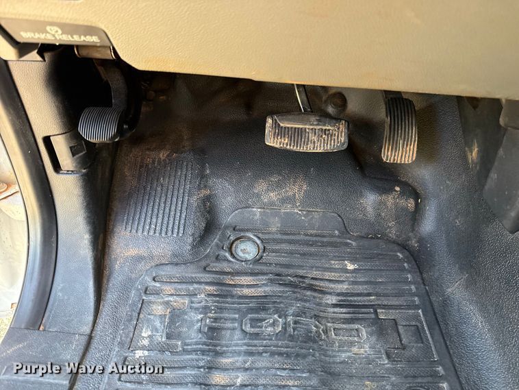 image for item EW8715 2019 Ford F250 Super Duty Crew Cab flatbed pickup truck