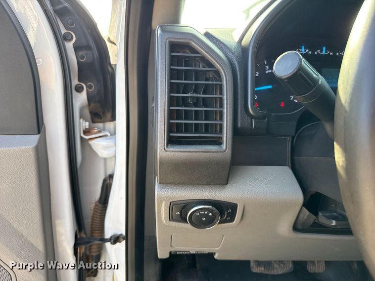 image for item EW8715 2019 Ford F250 Super Duty Crew Cab flatbed pickup truck