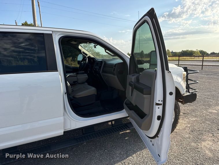 image for item EW8715 2019 Ford F250 Super Duty Crew Cab flatbed pickup truck