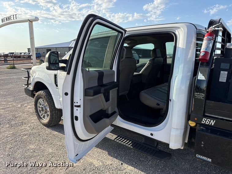 image for item EW8715 2019 Ford F250 Super Duty Crew Cab flatbed pickup truck