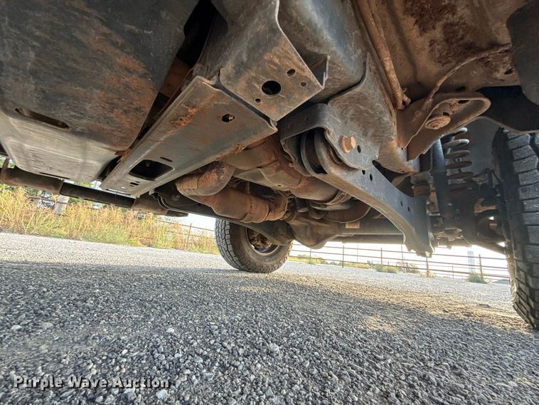 image for item EW8715 2019 Ford F250 Super Duty Crew Cab flatbed pickup truck