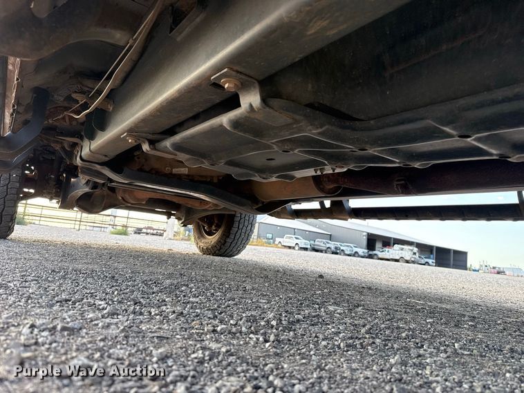 image for item EW8715 2019 Ford F250 Super Duty Crew Cab flatbed pickup truck