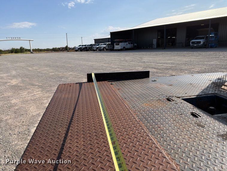 image for item EW8716 2012 Dodge Ram 2500 Crew Cab flatbed pickup truck