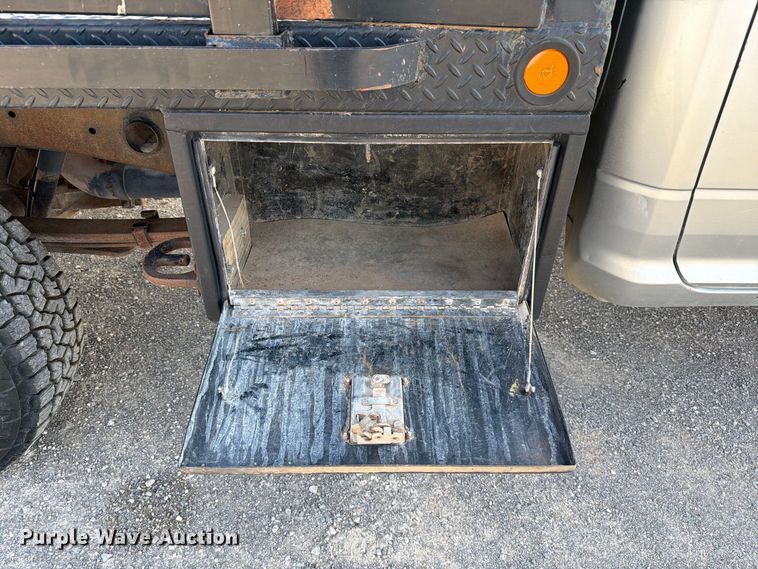 image for item EW8716 2012 Dodge Ram 2500 Crew Cab flatbed pickup truck