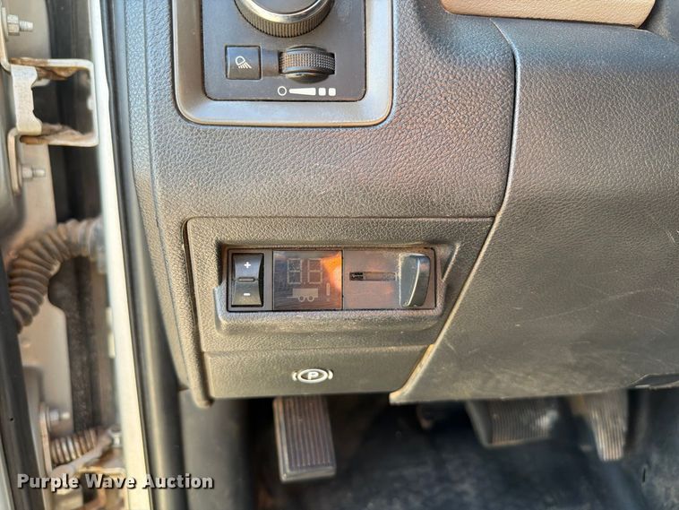 image for item EW8716 2012 Dodge Ram 2500 Crew Cab flatbed pickup truck
