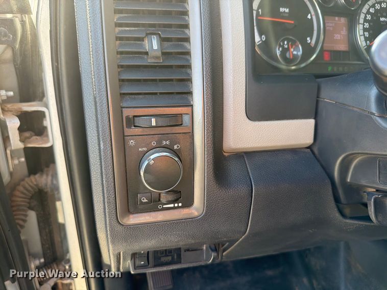 image for item EW8716 2012 Dodge Ram 2500 Crew Cab flatbed pickup truck