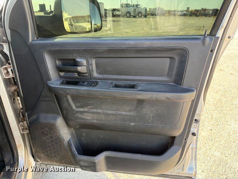 image for item EW8716 2012 Dodge Ram 2500 Crew Cab flatbed pickup truck