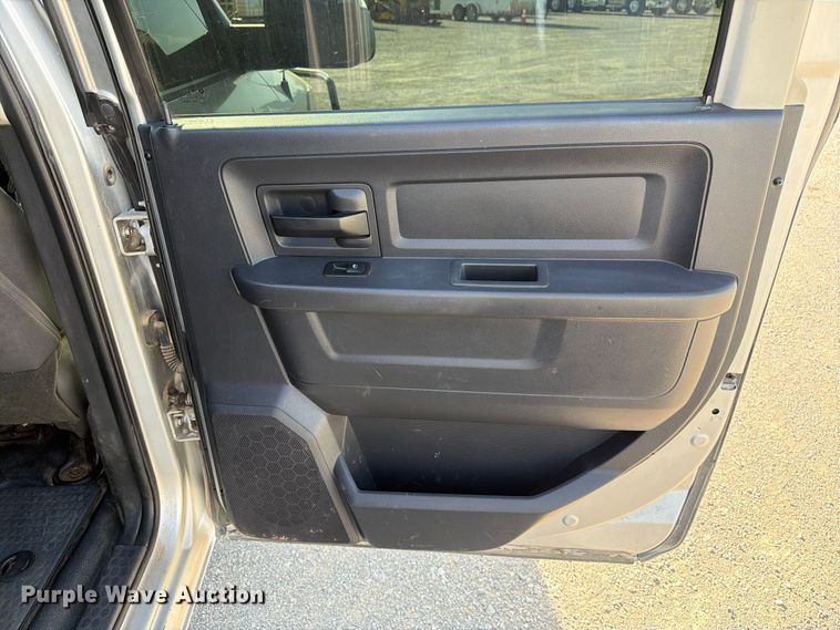 image for item EW8716 2012 Dodge Ram 2500 Crew Cab flatbed pickup truck