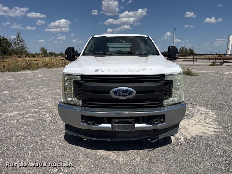 image for item EW8722 2017 Ford F250 Super Duty Crew Cab flatbed pickup truck