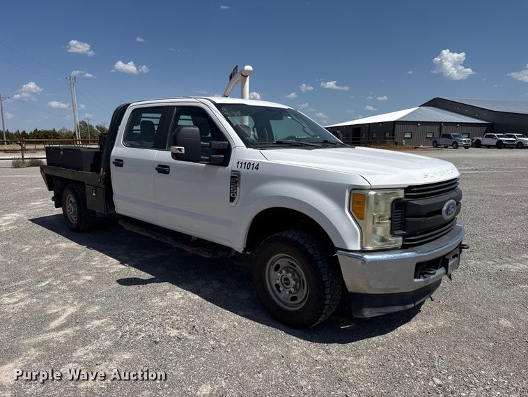 image for item EW8722 2017 Ford F250 Super Duty Crew Cab flatbed pickup truck