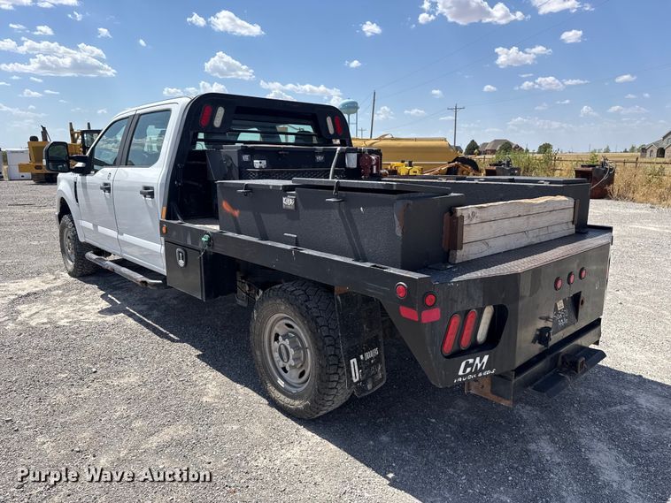 image for item EW8722 2017 Ford F250 Super Duty Crew Cab flatbed pickup truck
