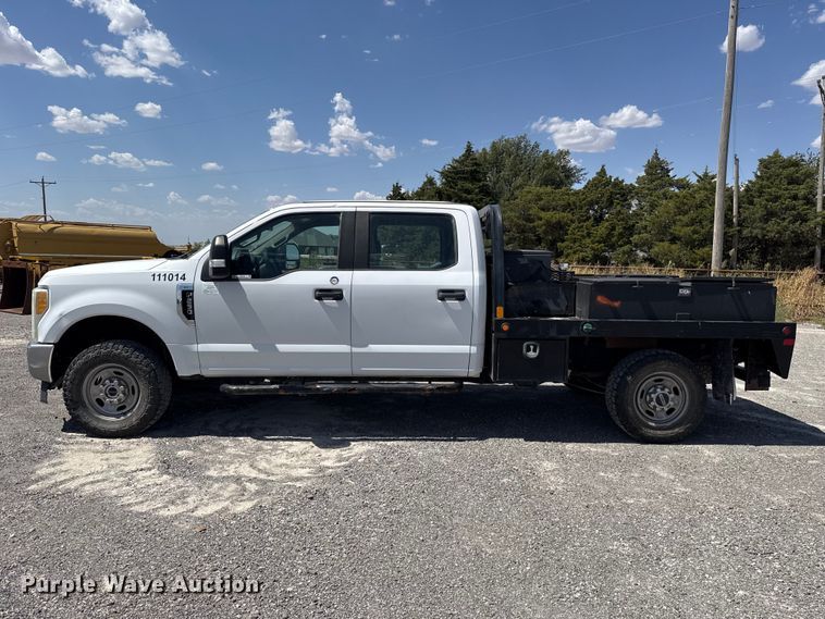 image for item EW8722 2017 Ford F250 Super Duty Crew Cab flatbed pickup truck