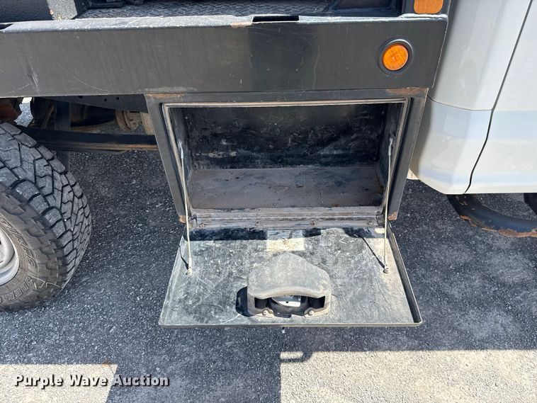 image for item EW8722 2017 Ford F250 Super Duty Crew Cab flatbed pickup truck