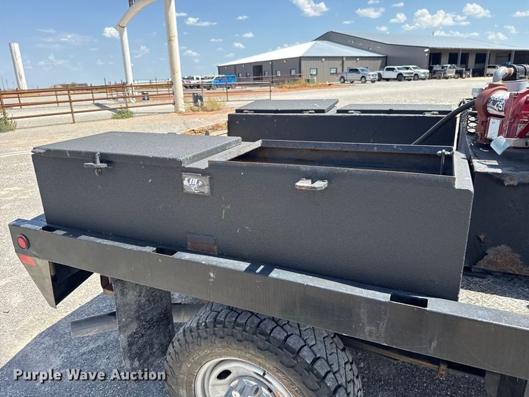 image for item EW8722 2017 Ford F250 Super Duty Crew Cab flatbed pickup truck