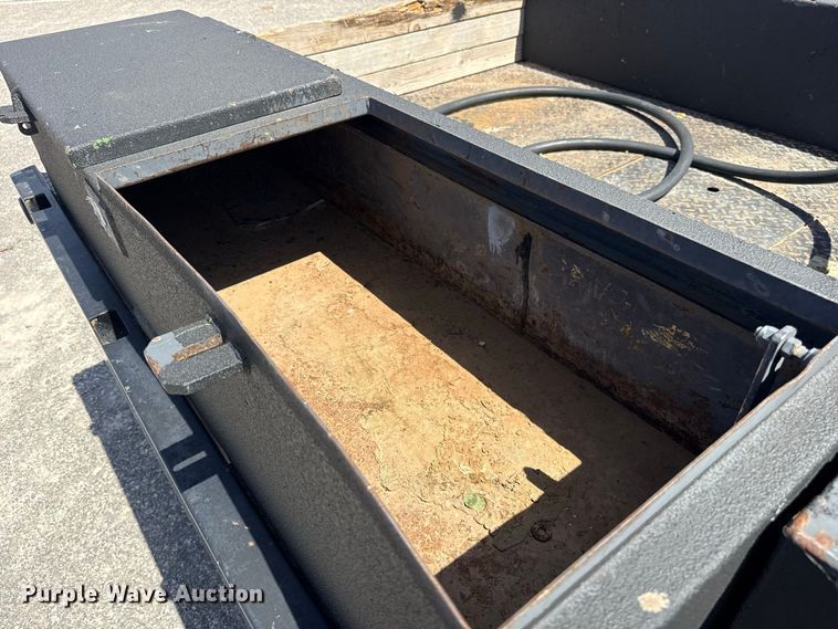 image for item EW8722 2017 Ford F250 Super Duty Crew Cab flatbed pickup truck