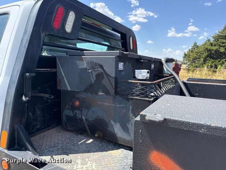 image for item EW8722 2017 Ford F250 Super Duty Crew Cab flatbed pickup truck