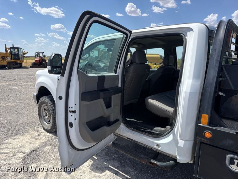 image for item EW8722 2017 Ford F250 Super Duty Crew Cab flatbed pickup truck
