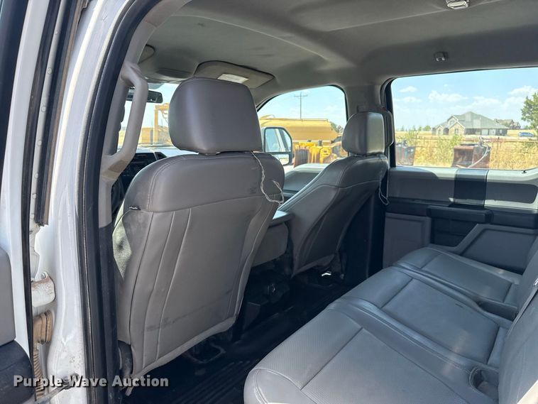image for item EW8722 2017 Ford F250 Super Duty Crew Cab flatbed pickup truck