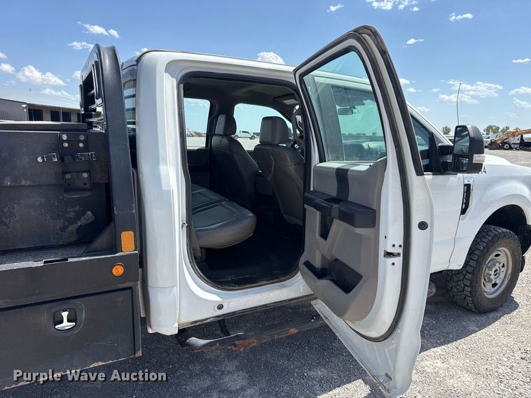 image for item EW8722 2017 Ford F250 Super Duty Crew Cab flatbed pickup truck