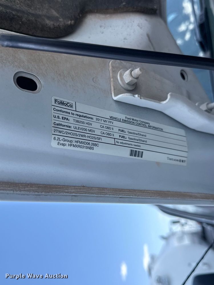 image for item EW8722 2017 Ford F250 Super Duty Crew Cab flatbed pickup truck
