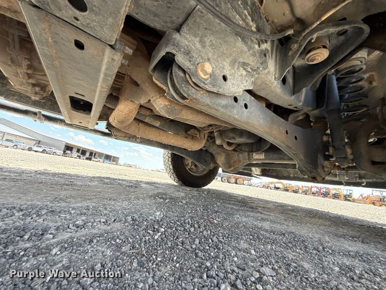 image for item EW8722 2017 Ford F250 Super Duty Crew Cab flatbed pickup truck