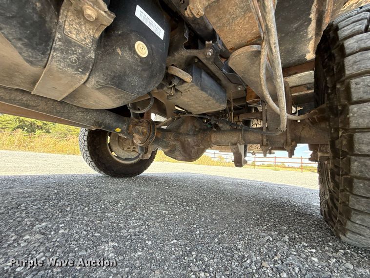 image for item EW8722 2017 Ford F250 Super Duty Crew Cab flatbed pickup truck