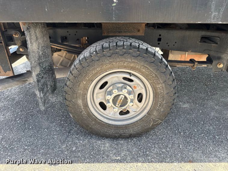 image for item EW8722 2017 Ford F250 Super Duty Crew Cab flatbed pickup truck