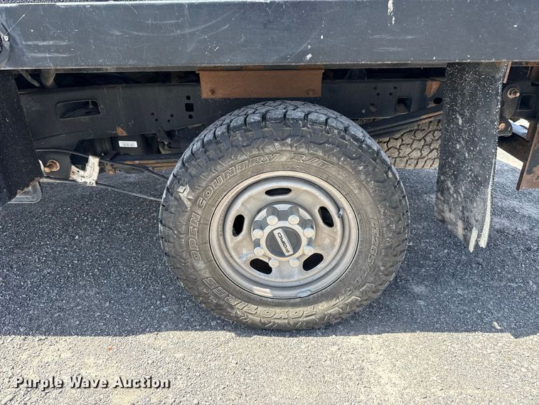 image for item EW8722 2017 Ford F250 Super Duty Crew Cab flatbed pickup truck