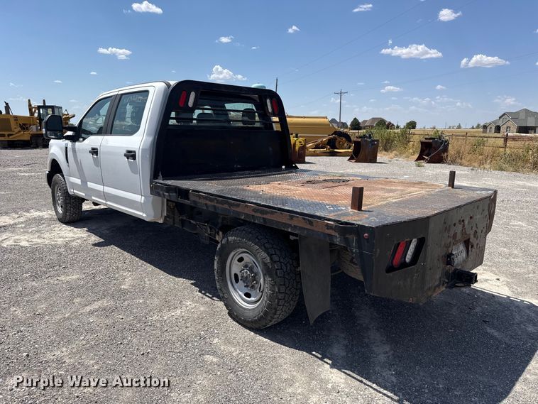 image for item EW8723 2019 Ford F250 Super Duty Crew Cab flatbed pickup truck