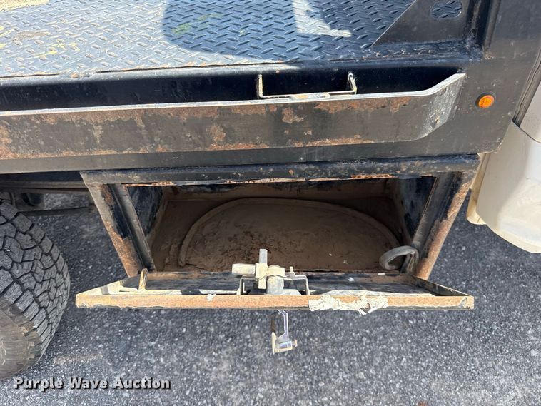 image for item EW8723 2019 Ford F250 Super Duty Crew Cab flatbed pickup truck