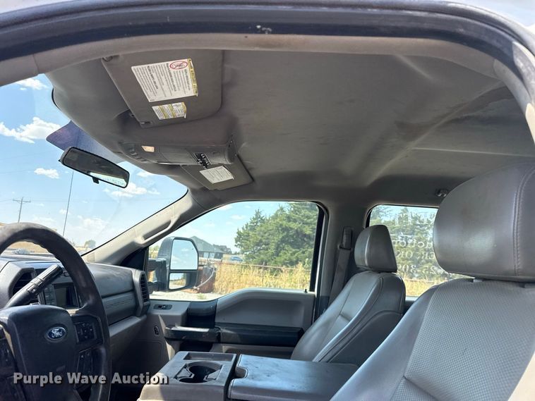 image for item EW8723 2019 Ford F250 Super Duty Crew Cab flatbed pickup truck