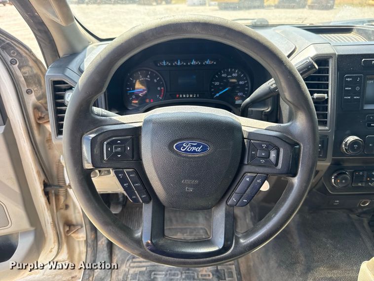 image for item EW8723 2019 Ford F250 Super Duty Crew Cab flatbed pickup truck
