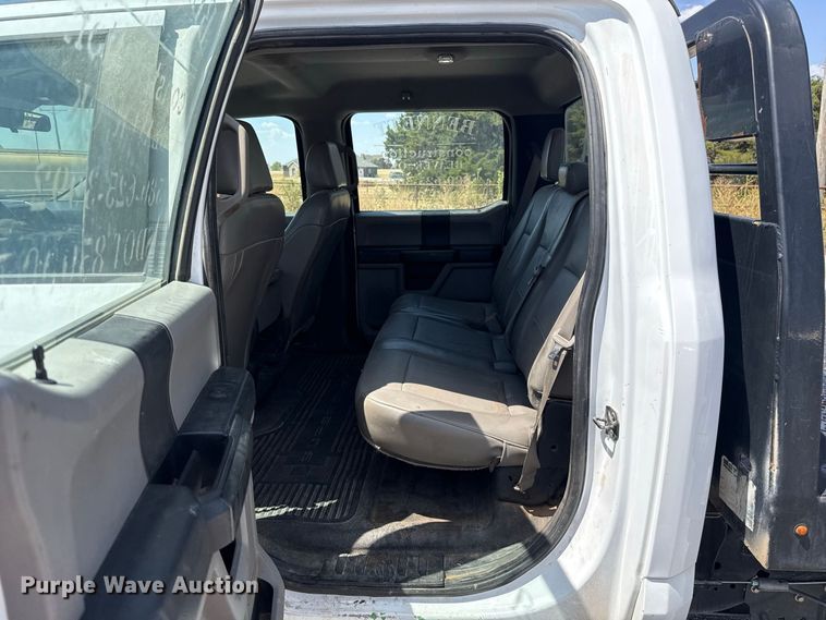 image for item EW8723 2019 Ford F250 Super Duty Crew Cab flatbed pickup truck