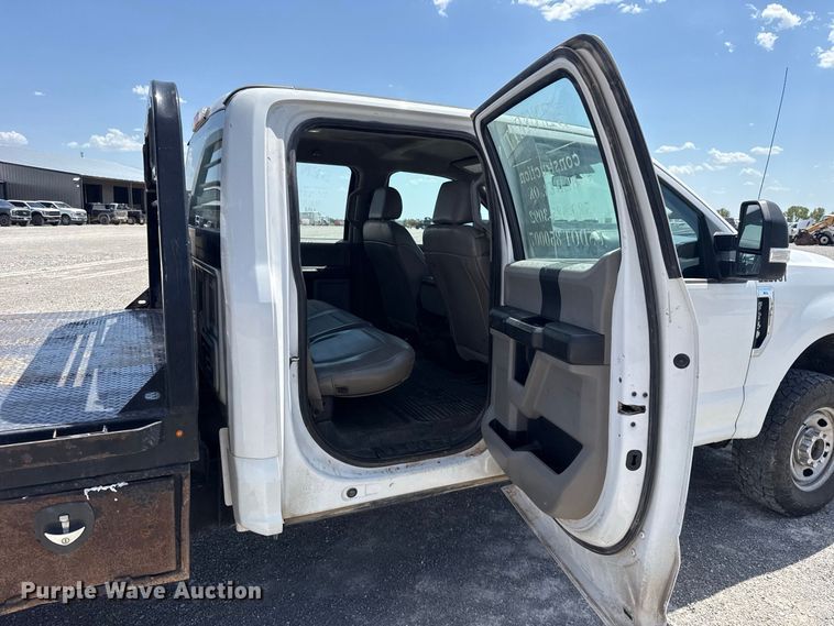 image for item EW8723 2019 Ford F250 Super Duty Crew Cab flatbed pickup truck