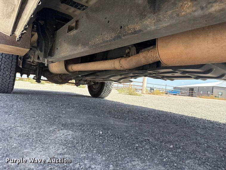 image for item EW8723 2019 Ford F250 Super Duty Crew Cab flatbed pickup truck
