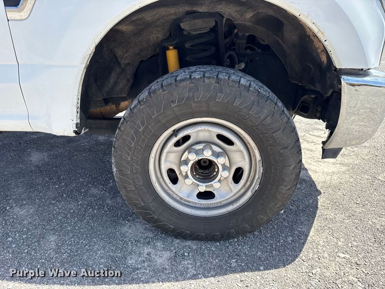 image for item EW8723 2019 Ford F250 Super Duty Crew Cab flatbed pickup truck