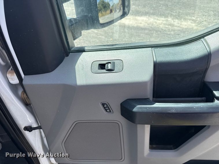 image for item EW8725 2021 Ford F250 Super Duty Crew Cab pickup truck