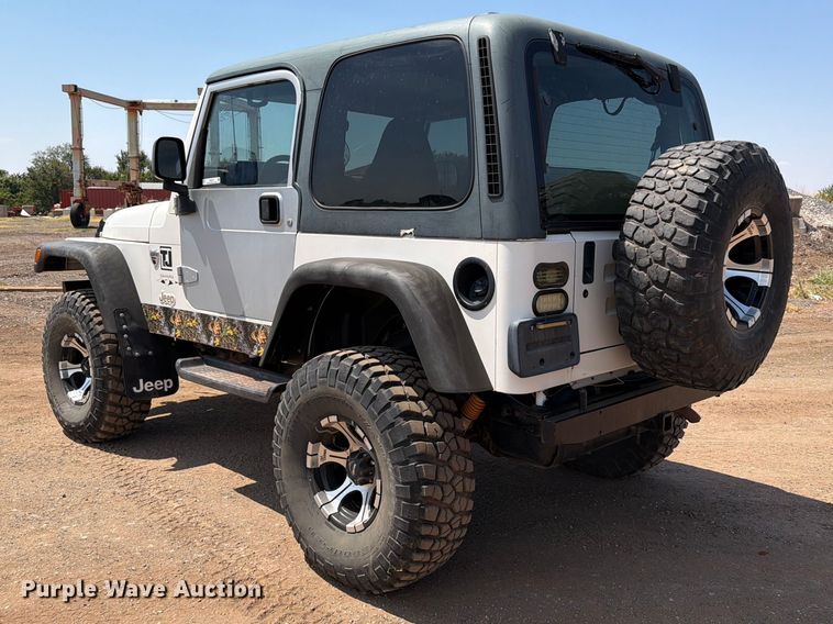 image for item EW8747 1998 Jeep Wrangler SUV