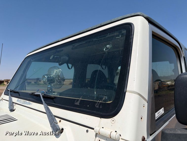 image for item EW8747 1998 Jeep Wrangler SUV