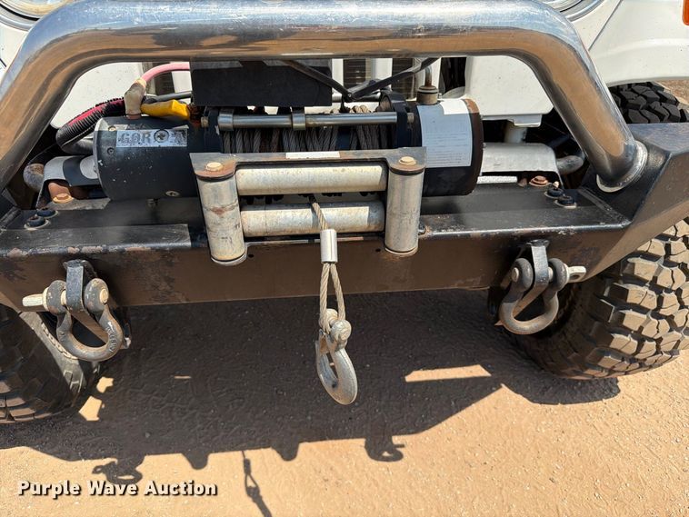 image for item EW8747 1998 Jeep Wrangler SUV