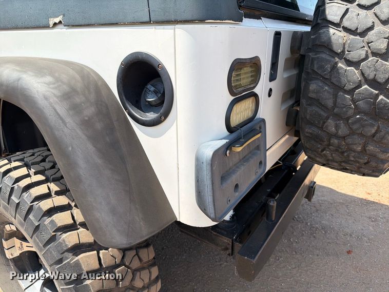image for item EW8747 1998 Jeep Wrangler SUV