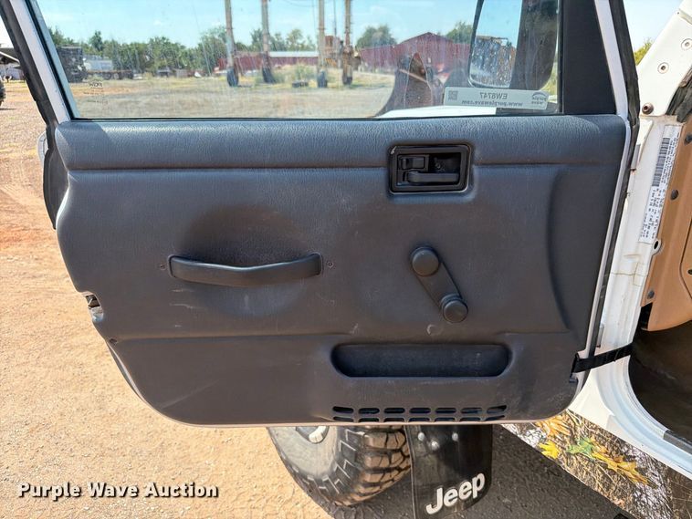 image for item EW8747 1998 Jeep Wrangler SUV