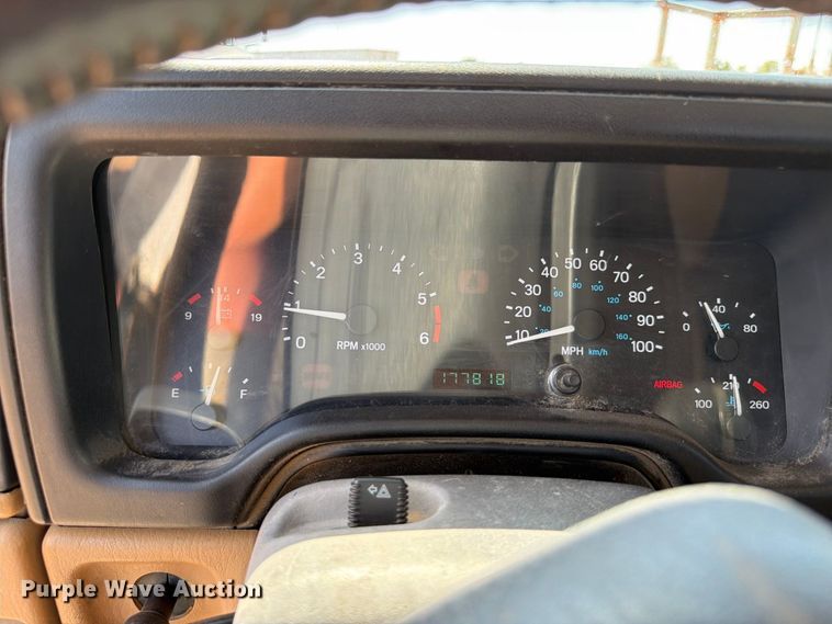 image for item EW8747 1998 Jeep Wrangler SUV