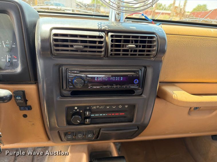 image for item EW8747 1998 Jeep Wrangler SUV