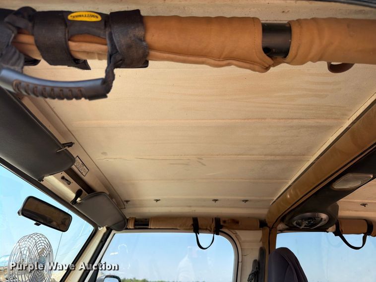 image for item EW8747 1998 Jeep Wrangler SUV