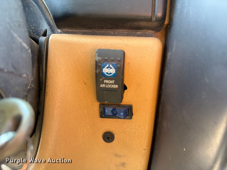 image for item EW8747 1998 Jeep Wrangler SUV
