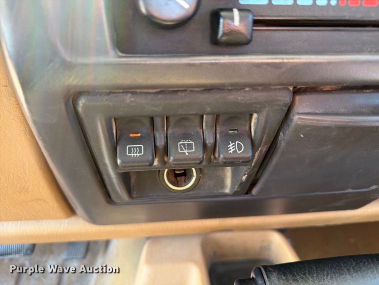 image for item EW8747 1998 Jeep Wrangler SUV