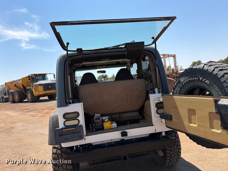 image for item EW8747 1998 Jeep Wrangler SUV