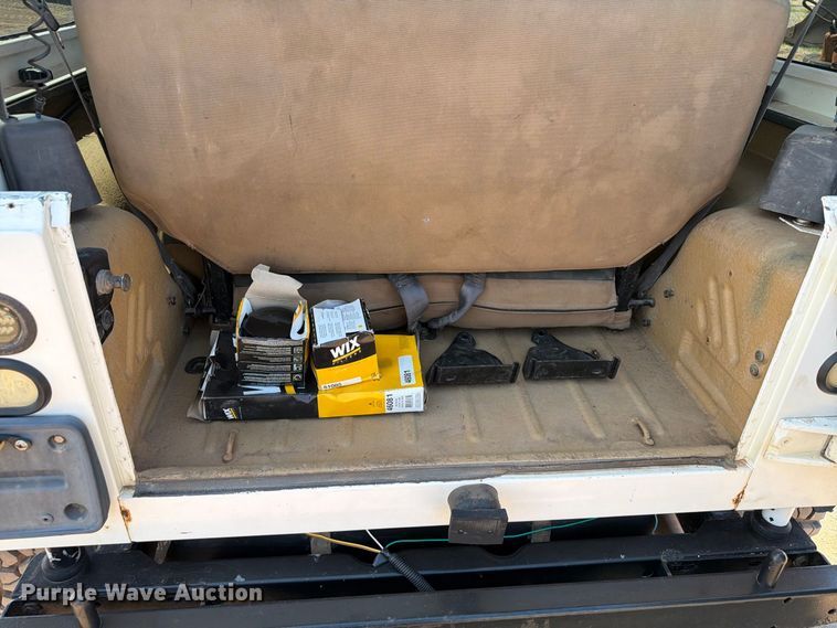 image for item EW8747 1998 Jeep Wrangler SUV
